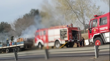 Esta tarde: Se incendió un camión en plena autopista