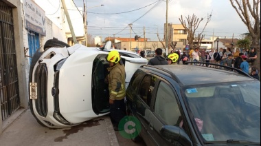 Vuelco frente a la plaza Belgrano