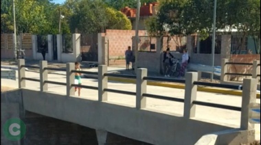 Inauguran el puente sobre Combate de los pozos en Máximo Paz