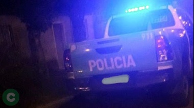 Joven lesionado luego de chocar con un patrullero