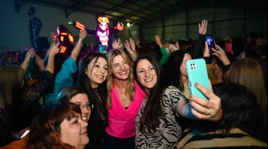 Fiesta multitudinaria por el "Día del maestro"