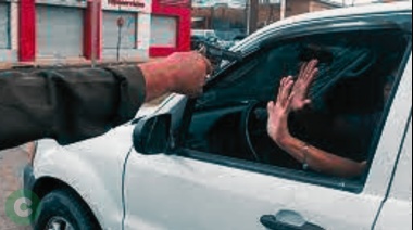 Roban una camioneta a punta de pistola: La victima tiene 18 años