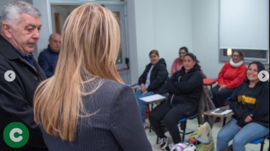 Marisa Fassi en COCATRA junto a las estudiantes del curso de conducción