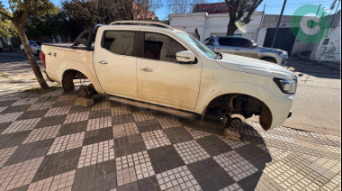 LE ROBARON LAS RUEDAS DE SU CAMIONETA
