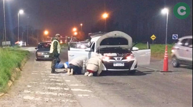 Tres detenidos en un control de Gendarmería: Había armas, pasamontañas y circulaban en un auto con documentación falsa