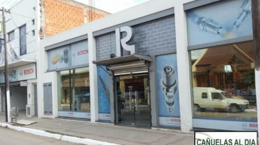Destrozaron la vidriera de Repuestos Rivadavia