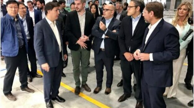 Marcos Peña en Cañuelas presente en la inauguración de la nueva planta de heladeras Samsung