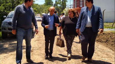 El Vicegobernador visitó Cañuelas, hizo campaña con Cambiemos y  entregó escrituras junto al Intendente