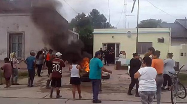 Pueblada en Máximo Paz: Reclaman por la presencia del Intendente