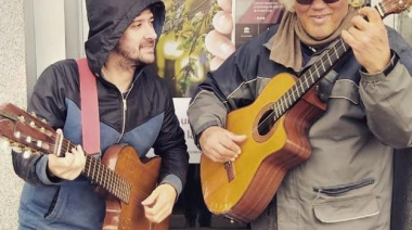 Nico, su guitarra y la buena gente
