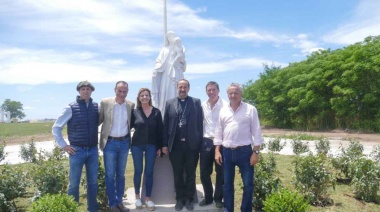 Entronizan a la Virgen del Carmen en el mercado agro-ganadero