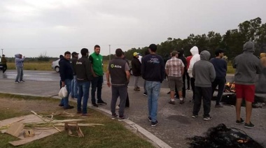 Despidos y cortes de rutas