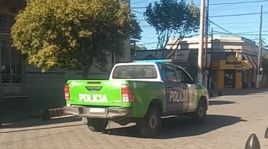 POLICÍA RECORRIENDO LAS CALLES DE CAÑUELAS