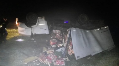 Volcó un camión cargado de pollos