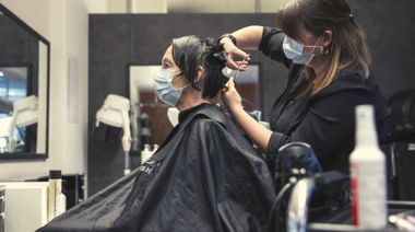 Vuelven la actividades de peluquería y pedicuría