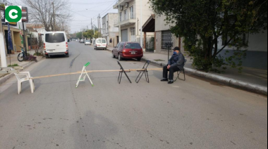 Jubilado corta la calle en reclamo a EDESUR