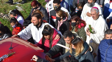 Multitudinaria despedida del padre Bachi