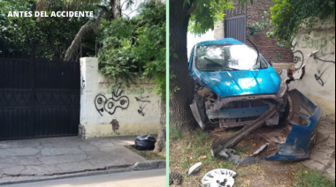 Tremendo accidente: El auto terminó incrustado en un portón que destruyó por completo 