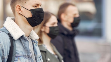 OMS: Los contagios globales de COVID-19 se redujeron a la mitad  