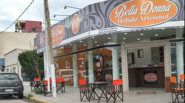 Investigan incendio en una heladería 