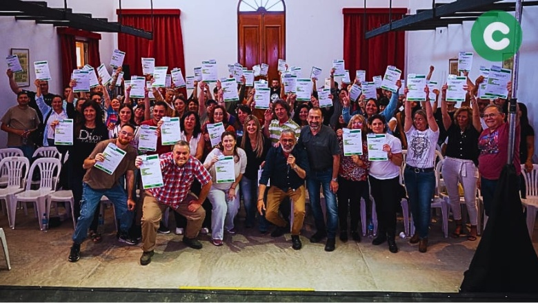 Entrega de permisos de venta a emprendedores locales