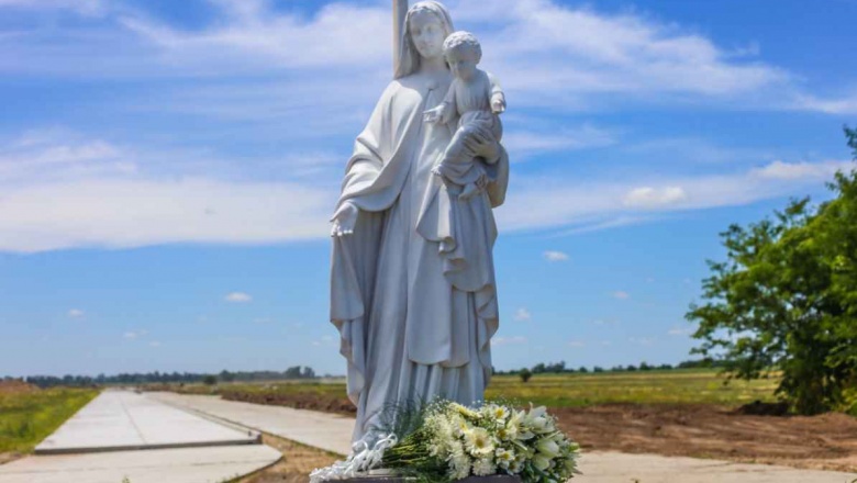 Entronizan a la Virgen del Carmen en el mercado agro-ganadero