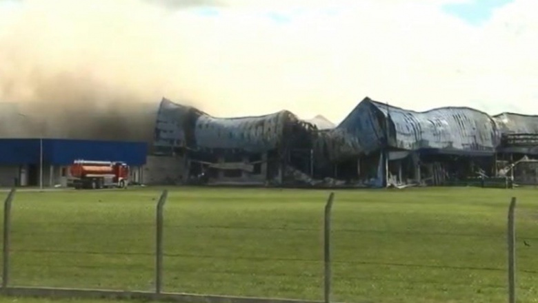 Incendio en Cabaña Argentina: Bomberos de Cañuelas trabajan en el lugar