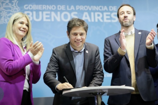 Kicillof formalizó la transferencia de $37.549 millones para los municipios