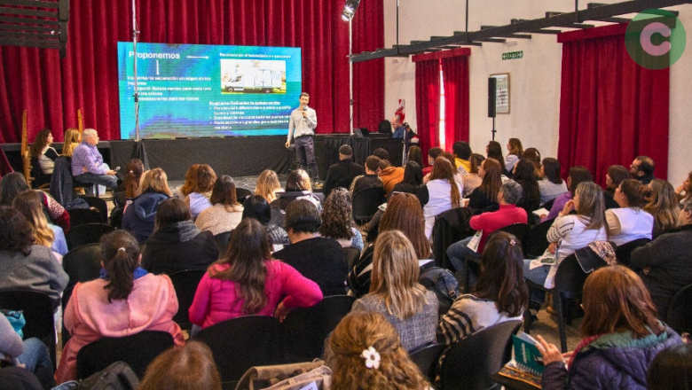 Docentes participaron de la charla “cañuelas, te quiero verde”