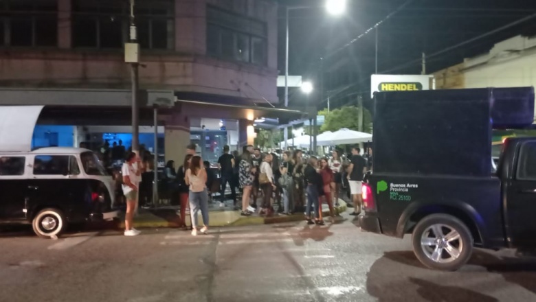 Cierran dos bares por estar excedidos en la cantidad de gente