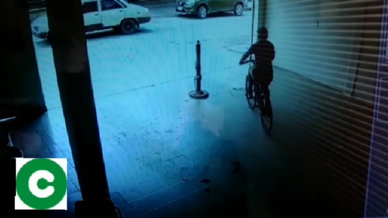 Así se roban una bicicleta a plena luz del día