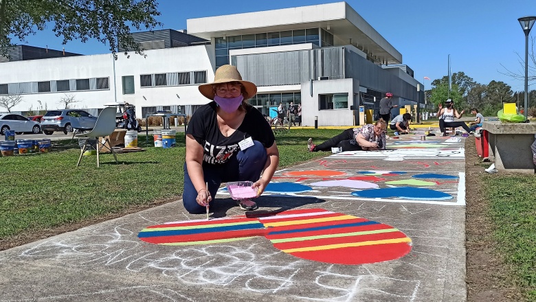 Artistas plásticos ilustran el futuro Paseo de la Salud del Hospital Regional