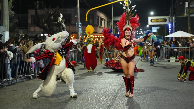 Cañuelas le dio la bienvenida a la primavera con una fiesta de Carnaval