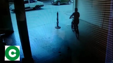 Así se roban una bicicleta a plena luz del día