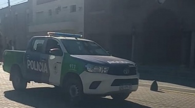 POLICÍA RECORRIENDO LAS CALLES DE CAÑUELAS