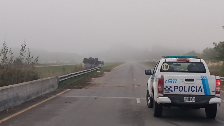 Vuelco y corte en la Ruta 6