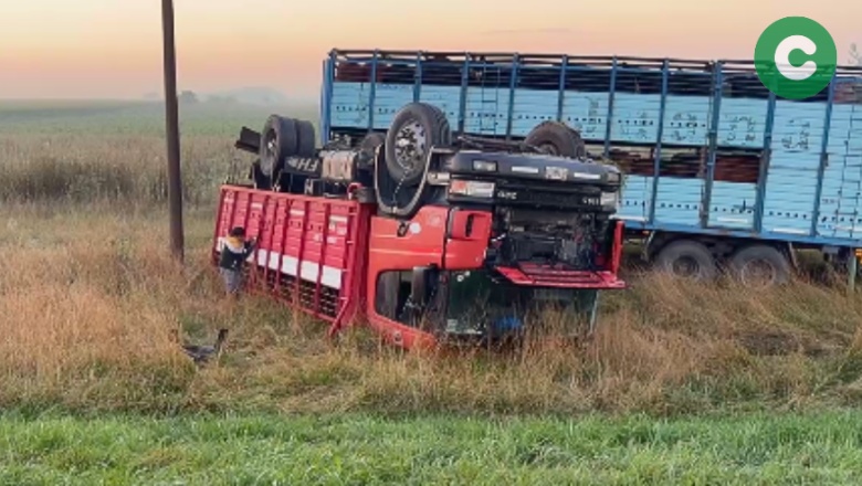 Despiste y vuelco en la ruta 205