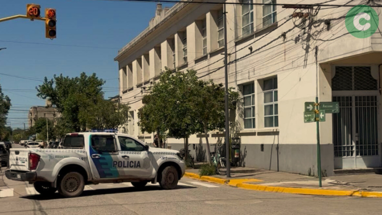 Amenaza de bomba en una escuela secundaria