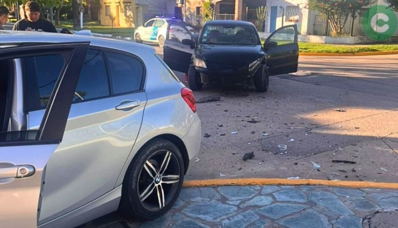 Choque entre dos vehículos en el centro de Cañuelas