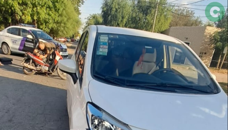 Choque entre auto y moto