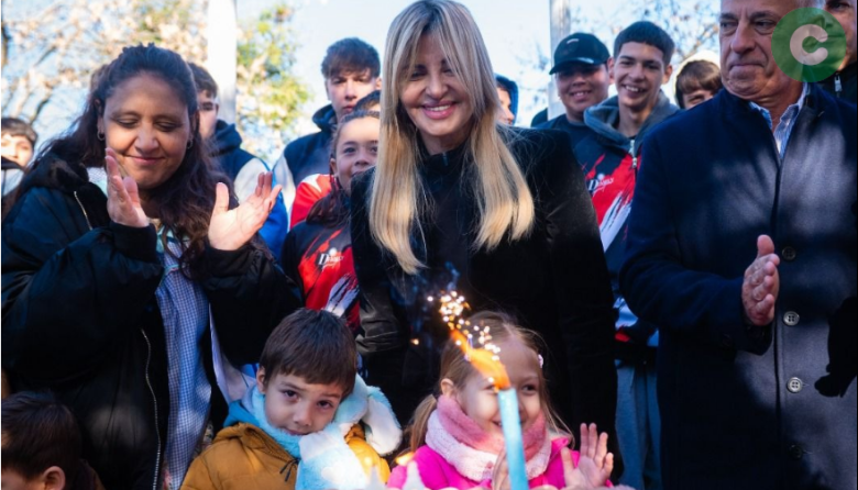 Marisa Fassi encabezó el acto por el 79° aniversario de Vicente Casares