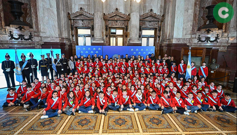 Alumnos de Cañuelas juraron lealtad a la bandera en el Senado