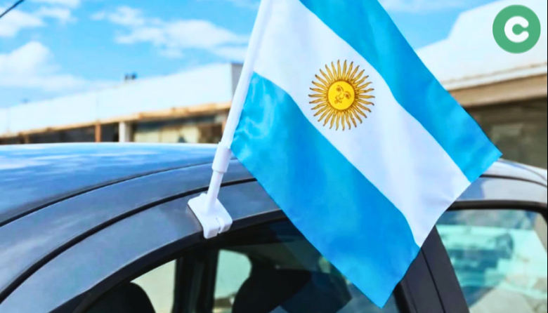 Una bandera por un alimento: La movida solidaria y patriótica del Teatro Cañuelas