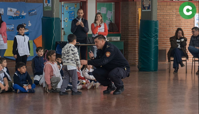 Capacitación y simulacro en escuela primaria