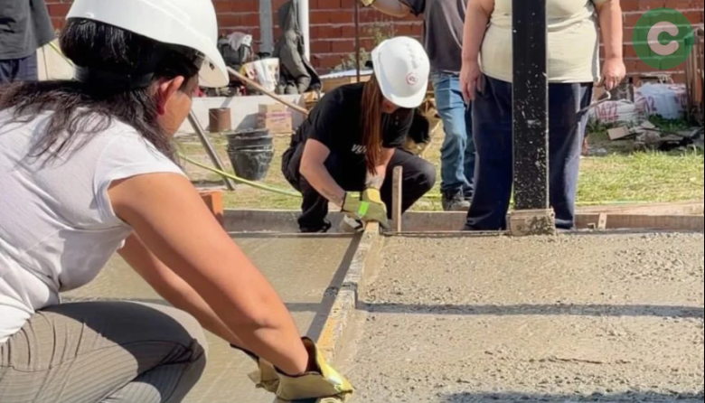 Alumnos del curso de albañil del CFL construyen su nueva aula