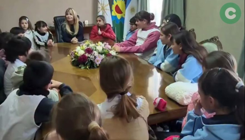 Alumnos de la Escuela N° 9 de Udaondo presentaron su proyecto científico ante Marisa Fassi