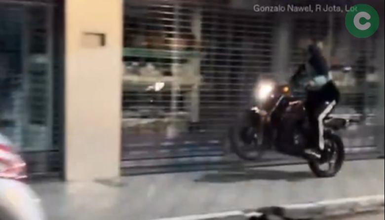 Identificaron al motociclista que realizó maniobras peligrosas en el centro de Cañuelas