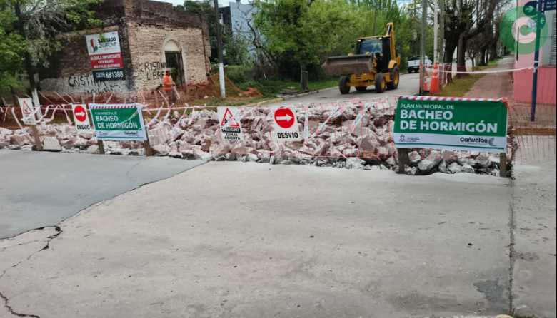 Avanza el plan de bacheo con hormigón en más de 20 puntos de la ciudad