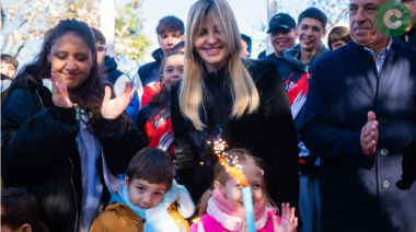 Marisa Fassi encabezó el acto por el 79° aniversario de Vicente Casares