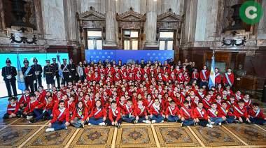 Alumnos de Cañuelas juraron lealtad a la bandera en el Senado